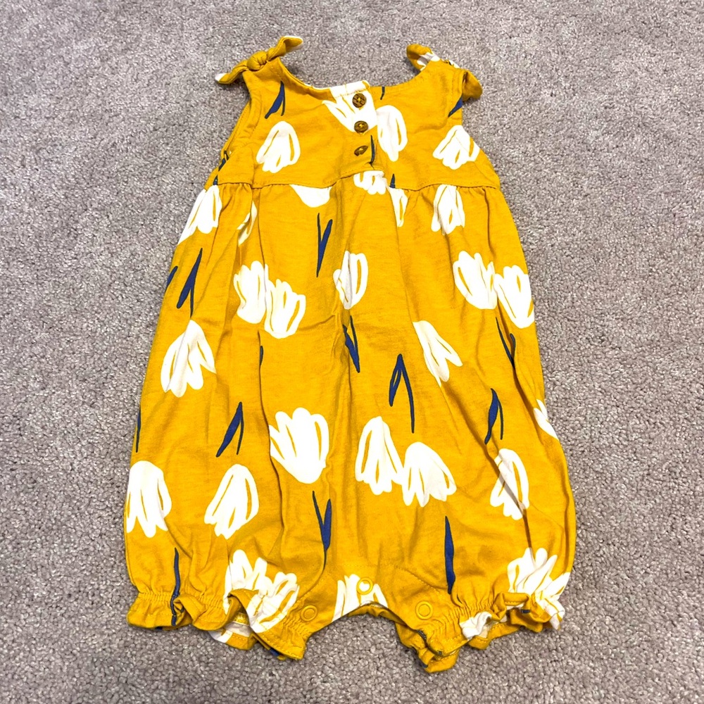⭐️5/$25⭐️ Carter's Yellow and White Floral Jumpsuit 12M